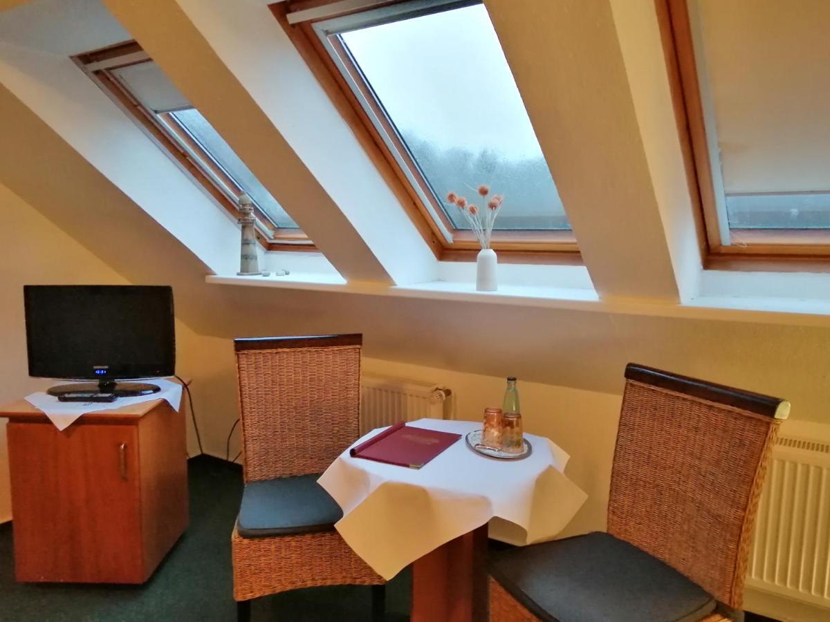 Hotel Faehrhaus Niederkleveez Bosdorf  Exterior photo